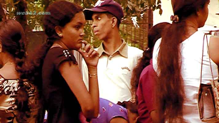 photo Sri Lankan girls in Kandy