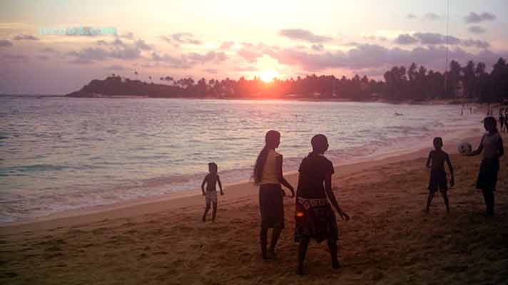 photo Sri Lankan Girls on the beach