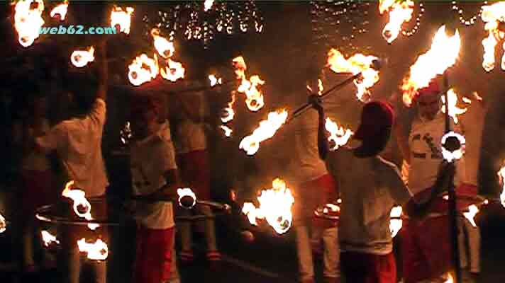 photo Kandy Perehara Fire Dancers