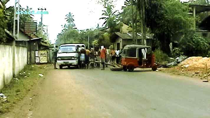 photo Unawatuna Roadblock